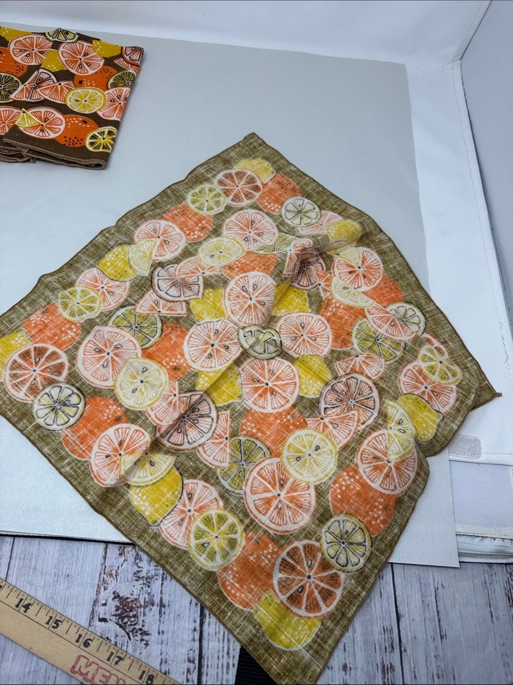 VINTAGE NAPKINS CITRUS PRINT BROWN BACKGROUND ORANGES LEMONS LOT OF 4 60S 70S
